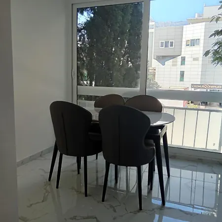 Elizabeth Apartment *